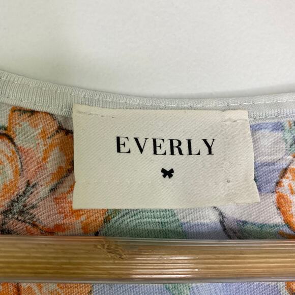 Everly Blue White Striped Floral Print Short Sleeve Blouse Women's Size Large L - Picture 4 of 6